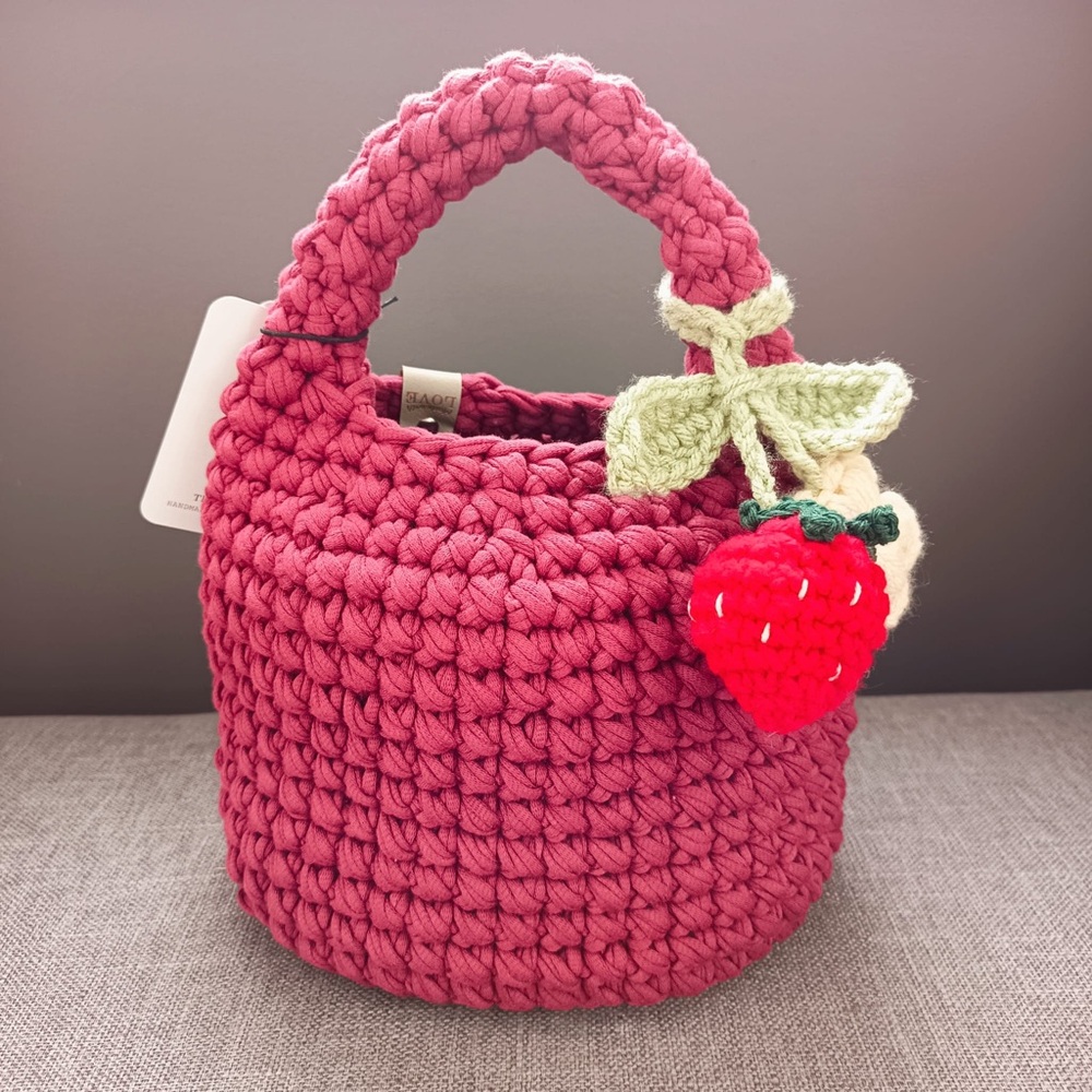 🍓Handmade Crocheted Berry Tote Bag with Removable Strawberry Charm - Picture 3 of 8